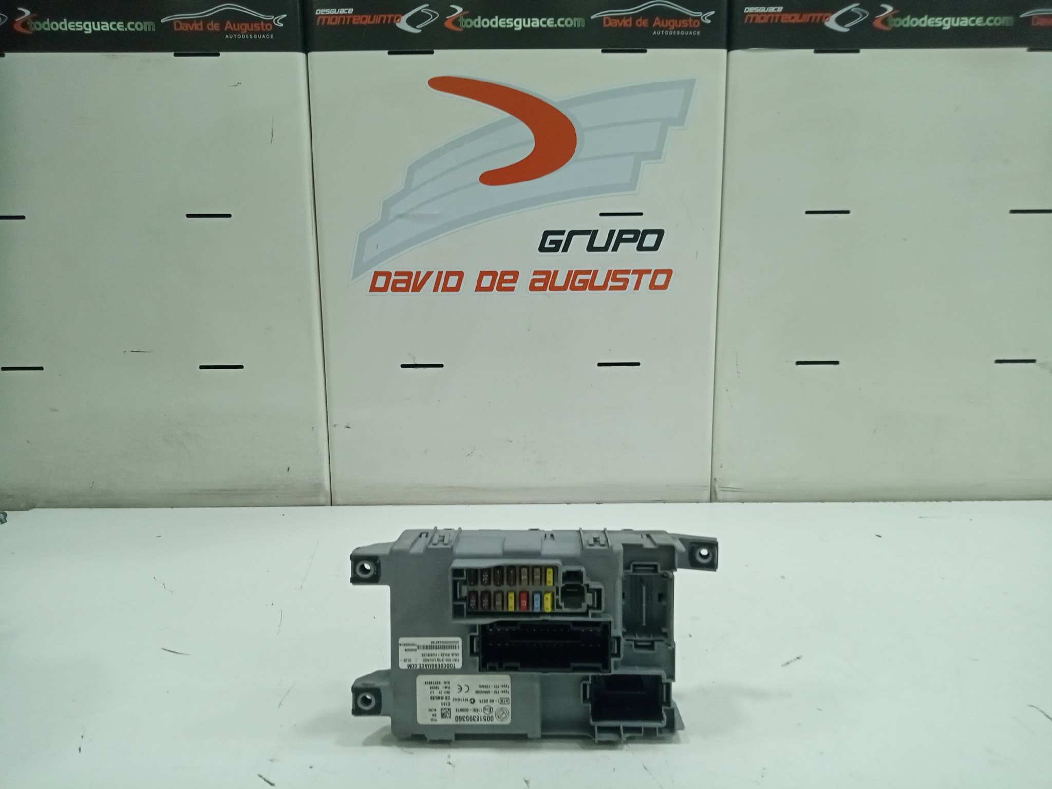  caja reles / fusibles   fiat 500 (312) lounge 1.3 jtd