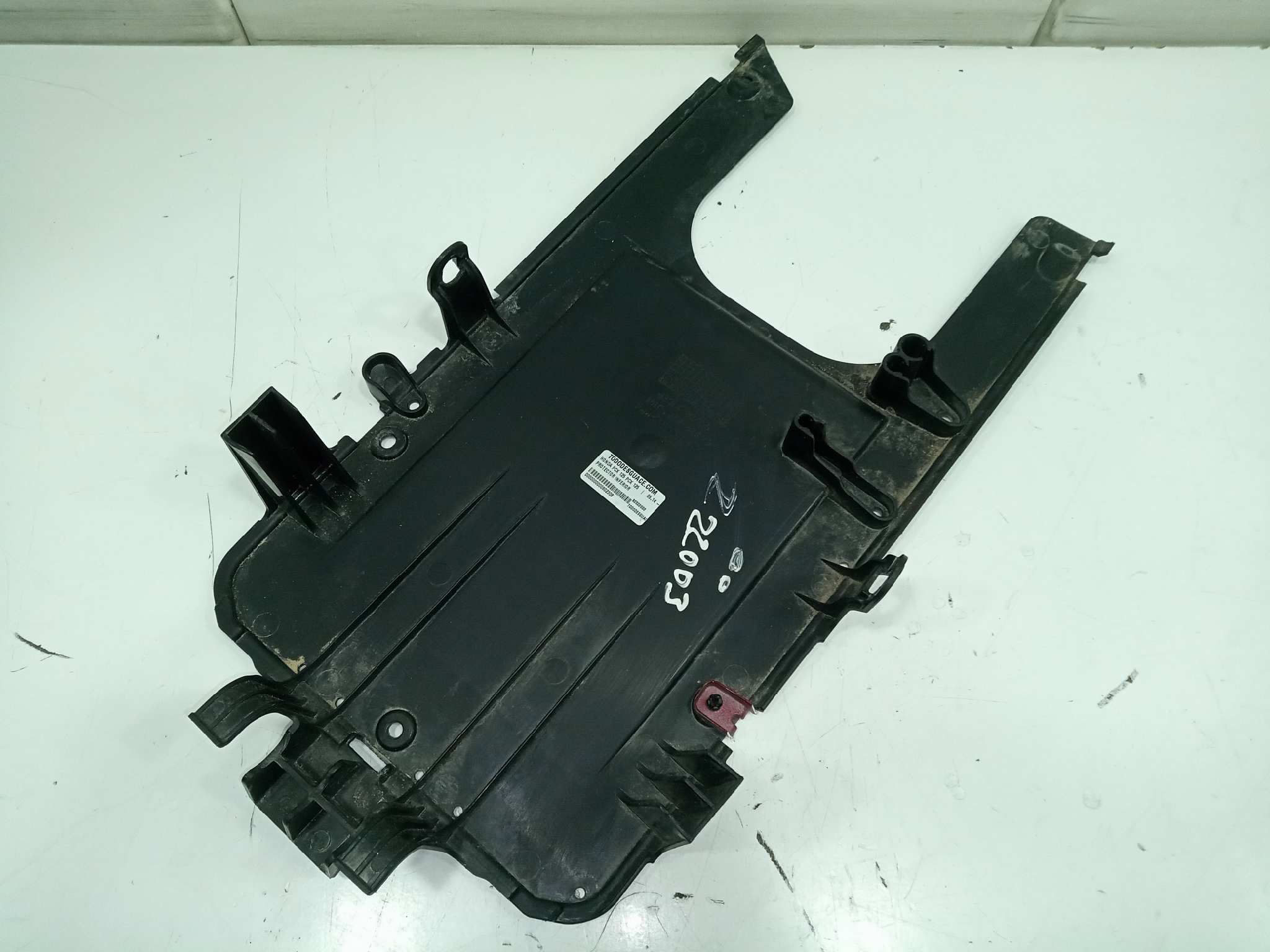  protector inferior   honda pcx 125 pcx 125 125 cm3 - 8.6 kw