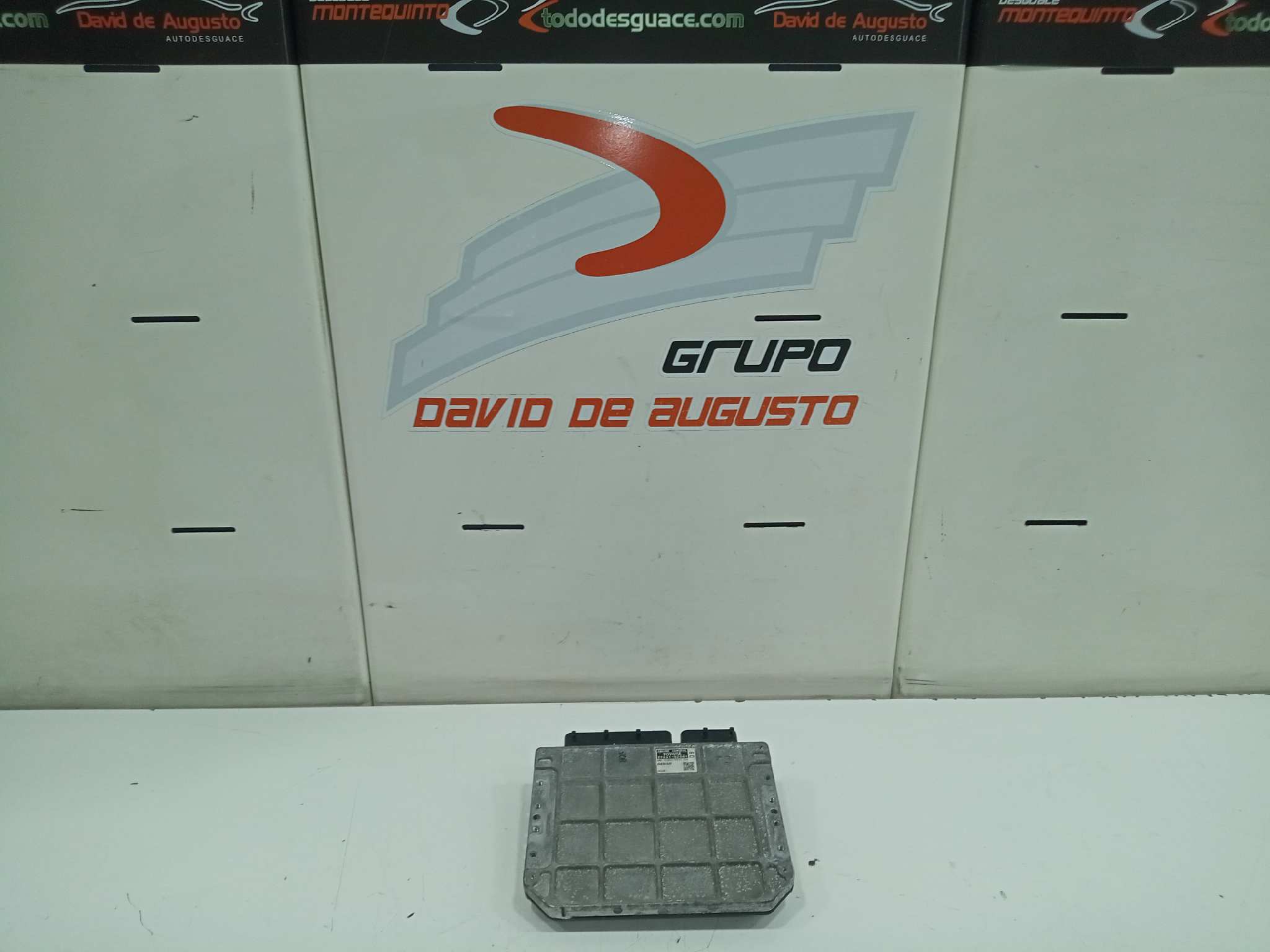  centralita motor uce   toyota auris luna 2.0 d-4d cat