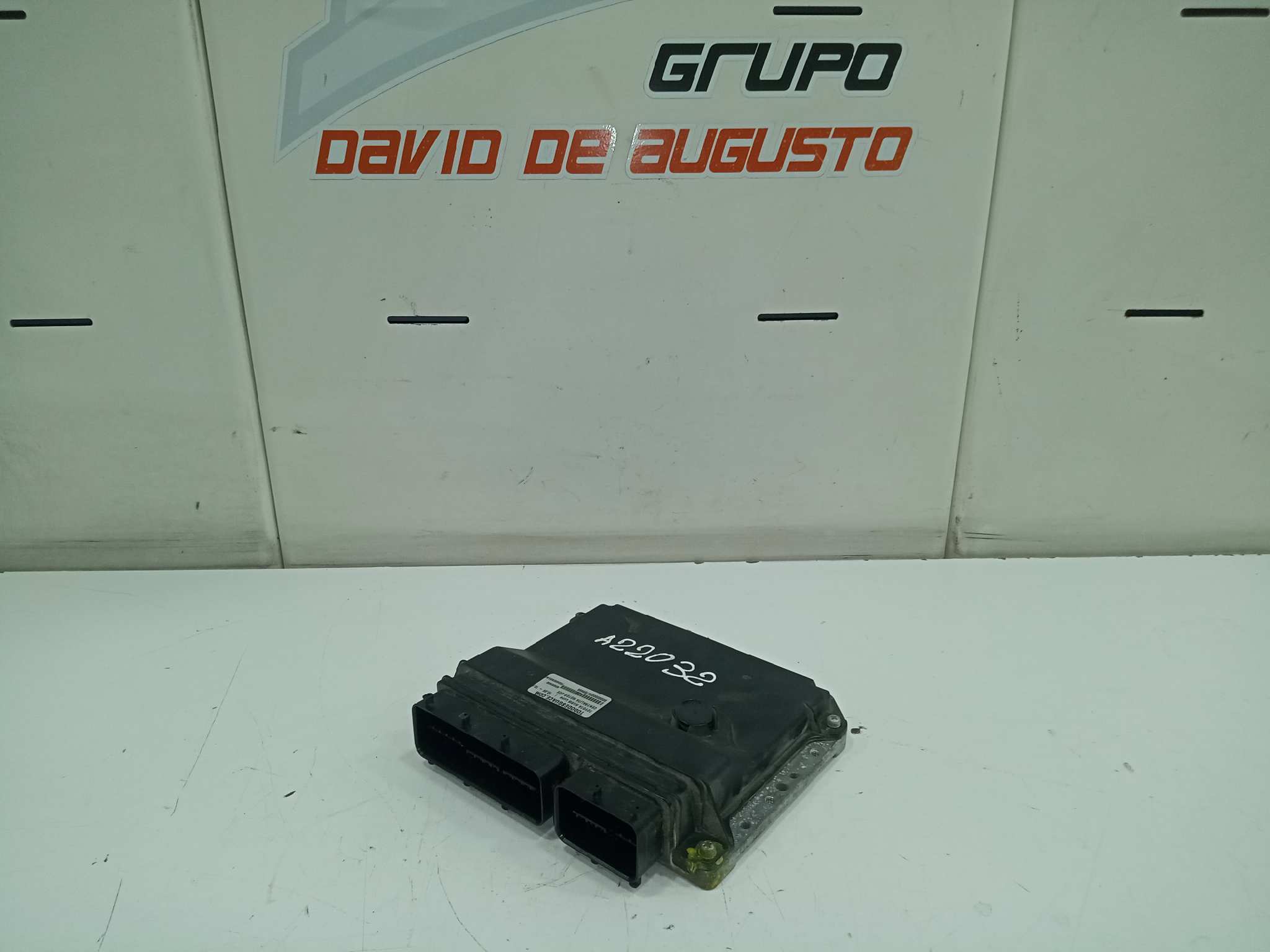  centralita motor uce   toyota auris luna 2.0 d-4d cat