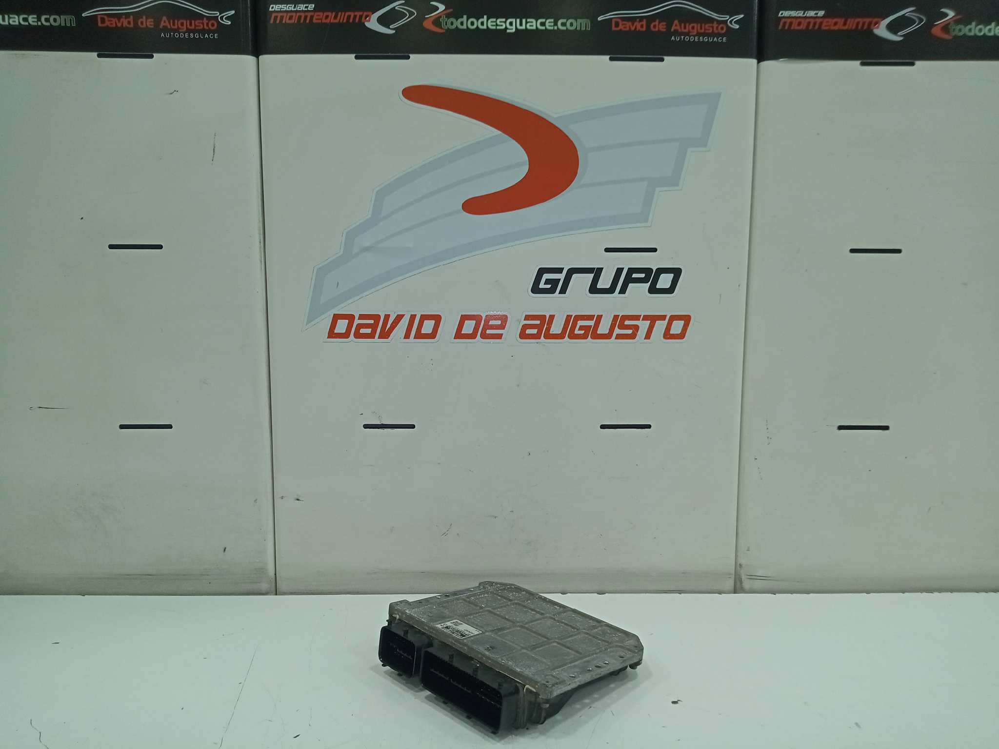  centralita motor uce   toyota auris luna 2.0 d-4d cat
