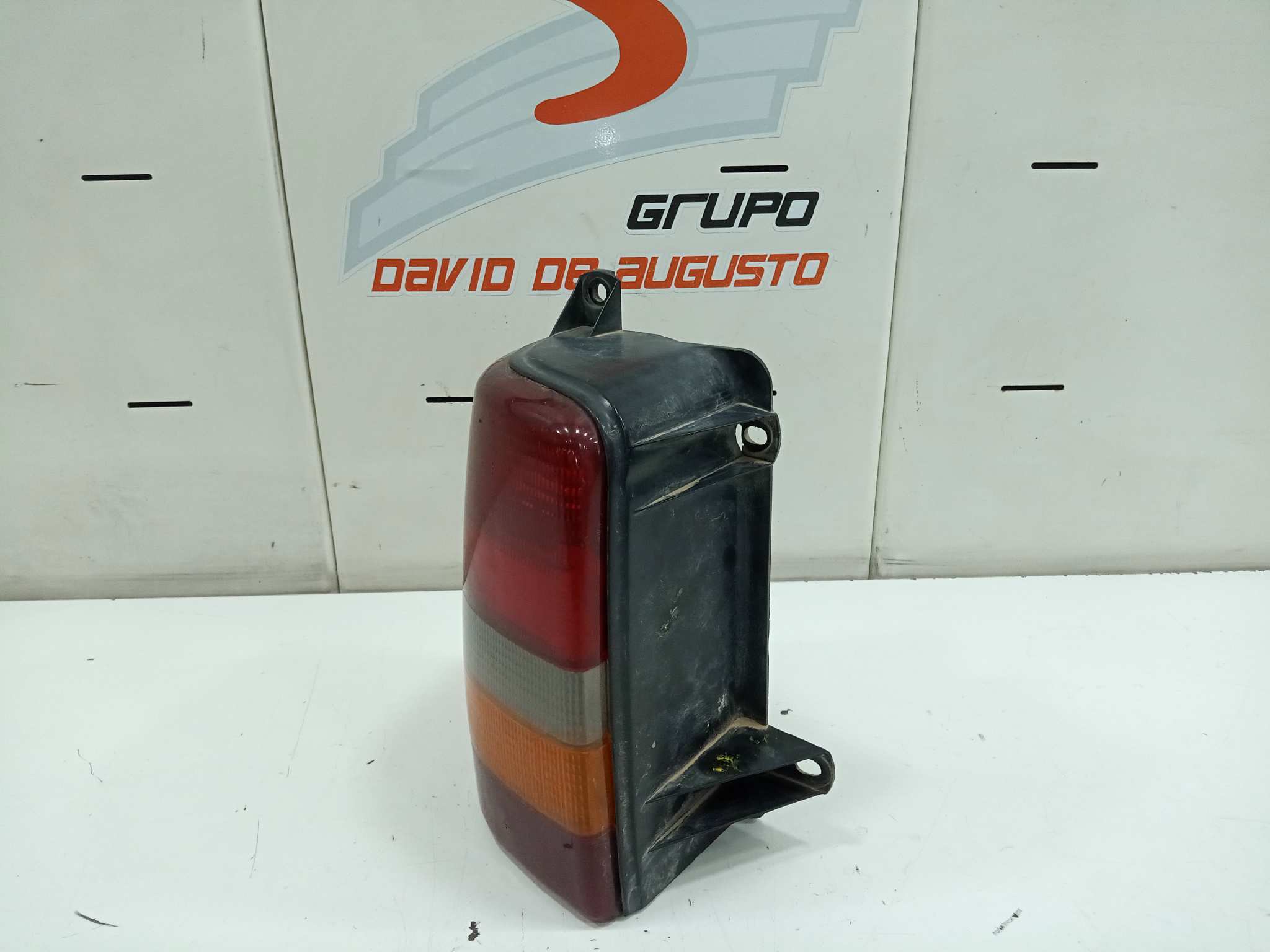  piloto trasero izquierdo   chrysler jeep cherokee (j) 2.5 basis 2.5 cat