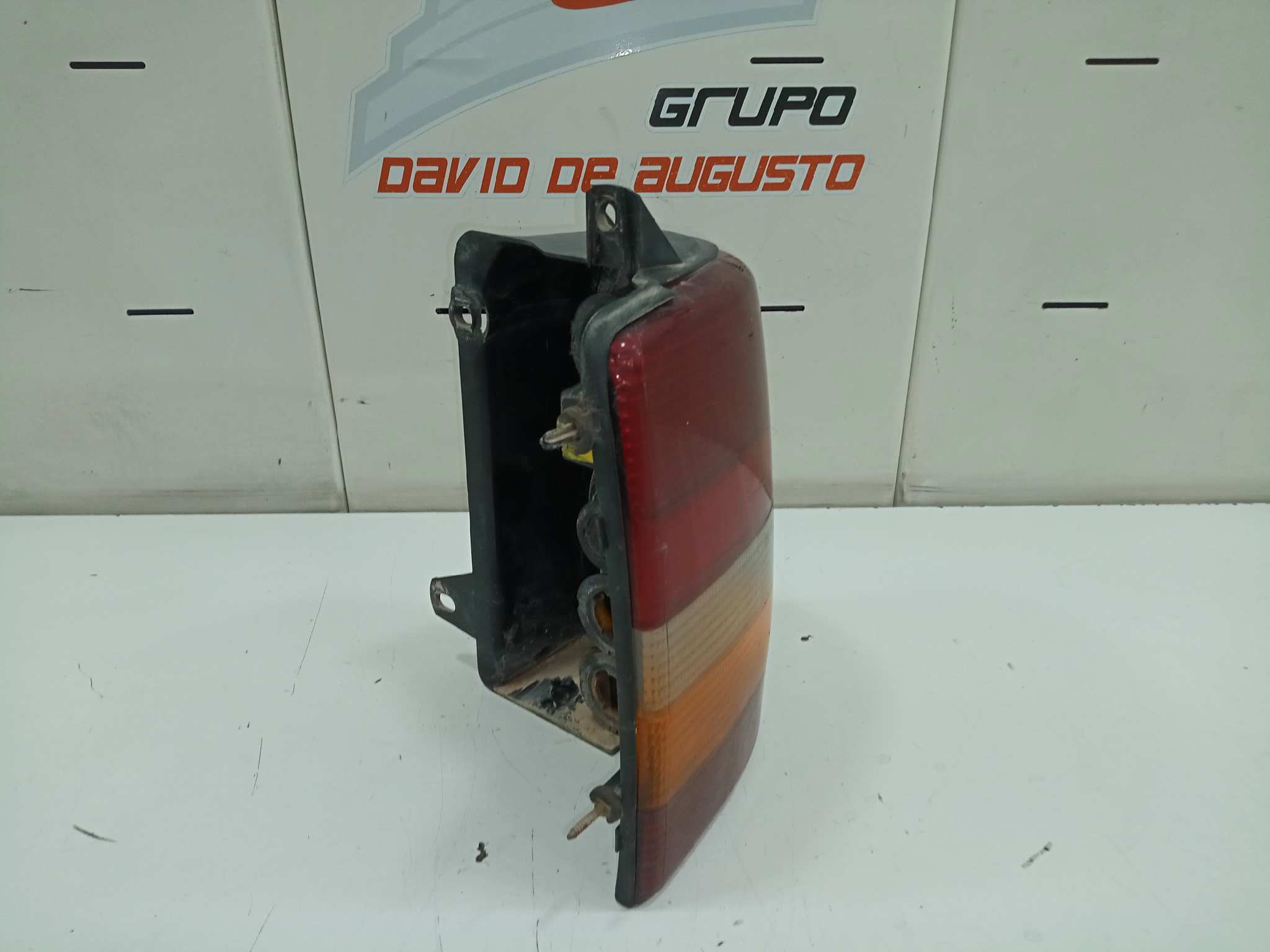  piloto trasero izquierdo   chrysler jeep cherokee (j) 2.5 basis 2.5 cat