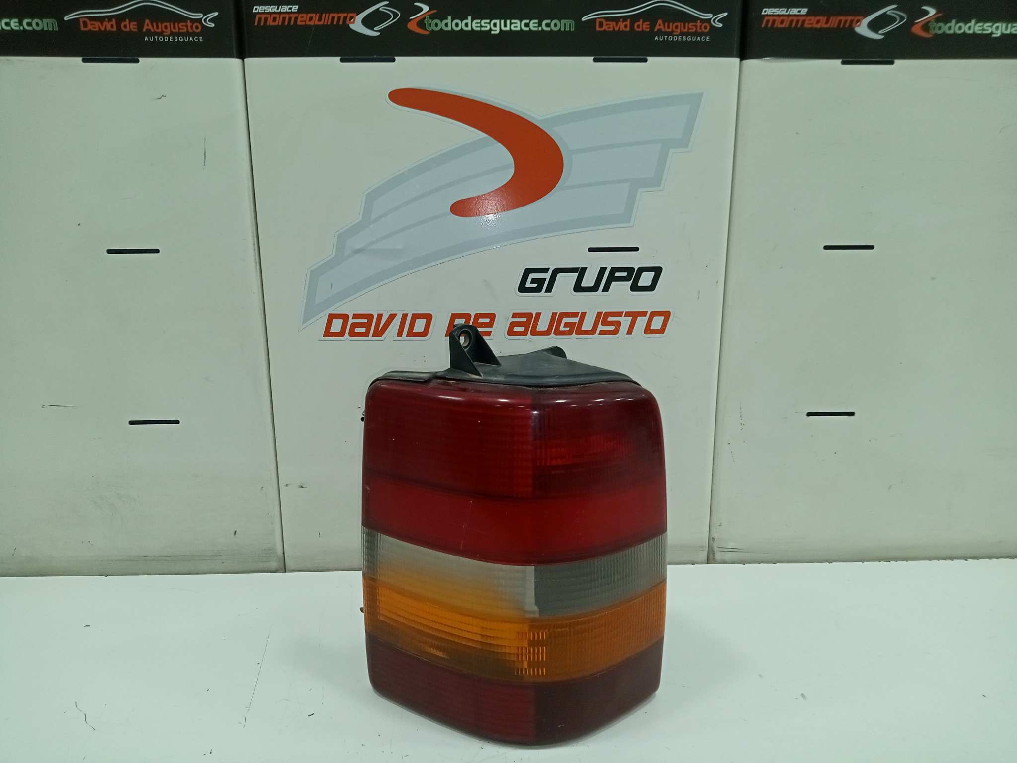 piloto trasero izquierdo   chrysler jeep cherokee (j) 2.5 basis 2.5 cat