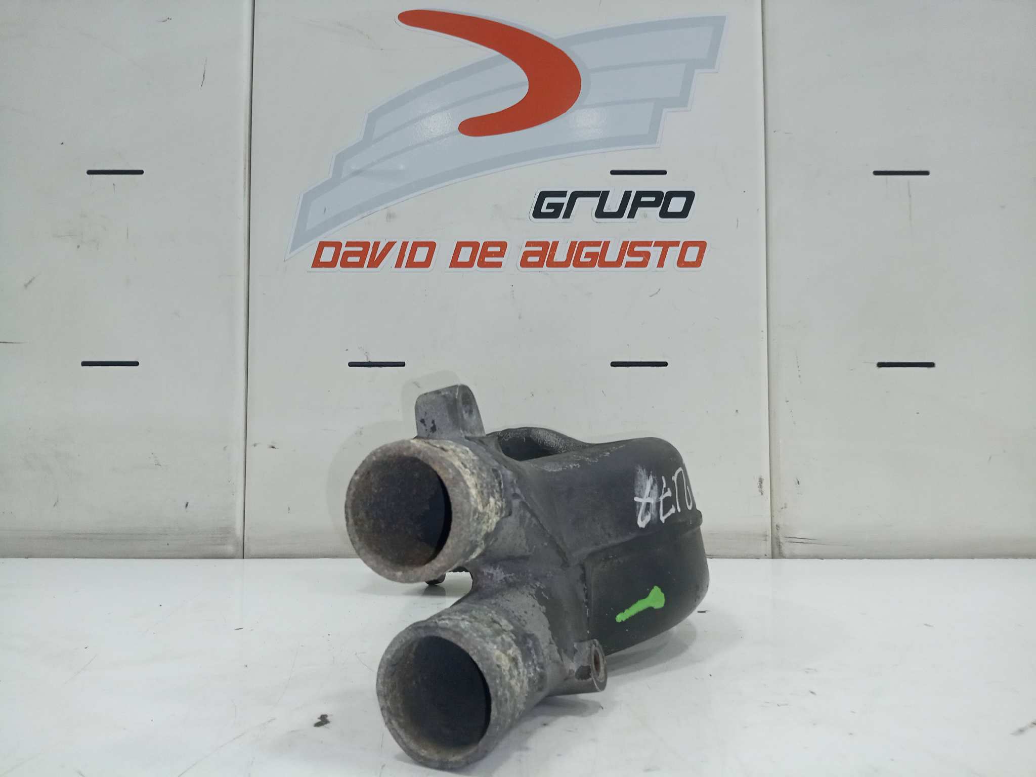  tubo agua metal   mercedes atego 3-ejes 26 t /bm 950/2/4 2528 (6x2) om 906 la l (largo) 6.4 diesel (om 906 la)