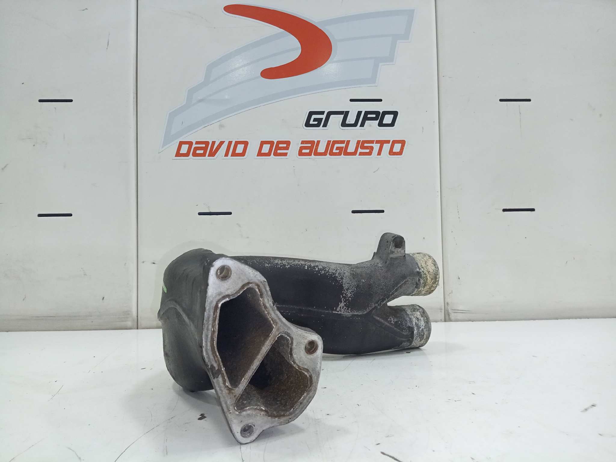  tubo agua metal   mercedes atego 3-ejes 26 t /bm 950/2/4 2528 (6x2) om 906 la l (largo) 6.4 diesel (om 906 la)