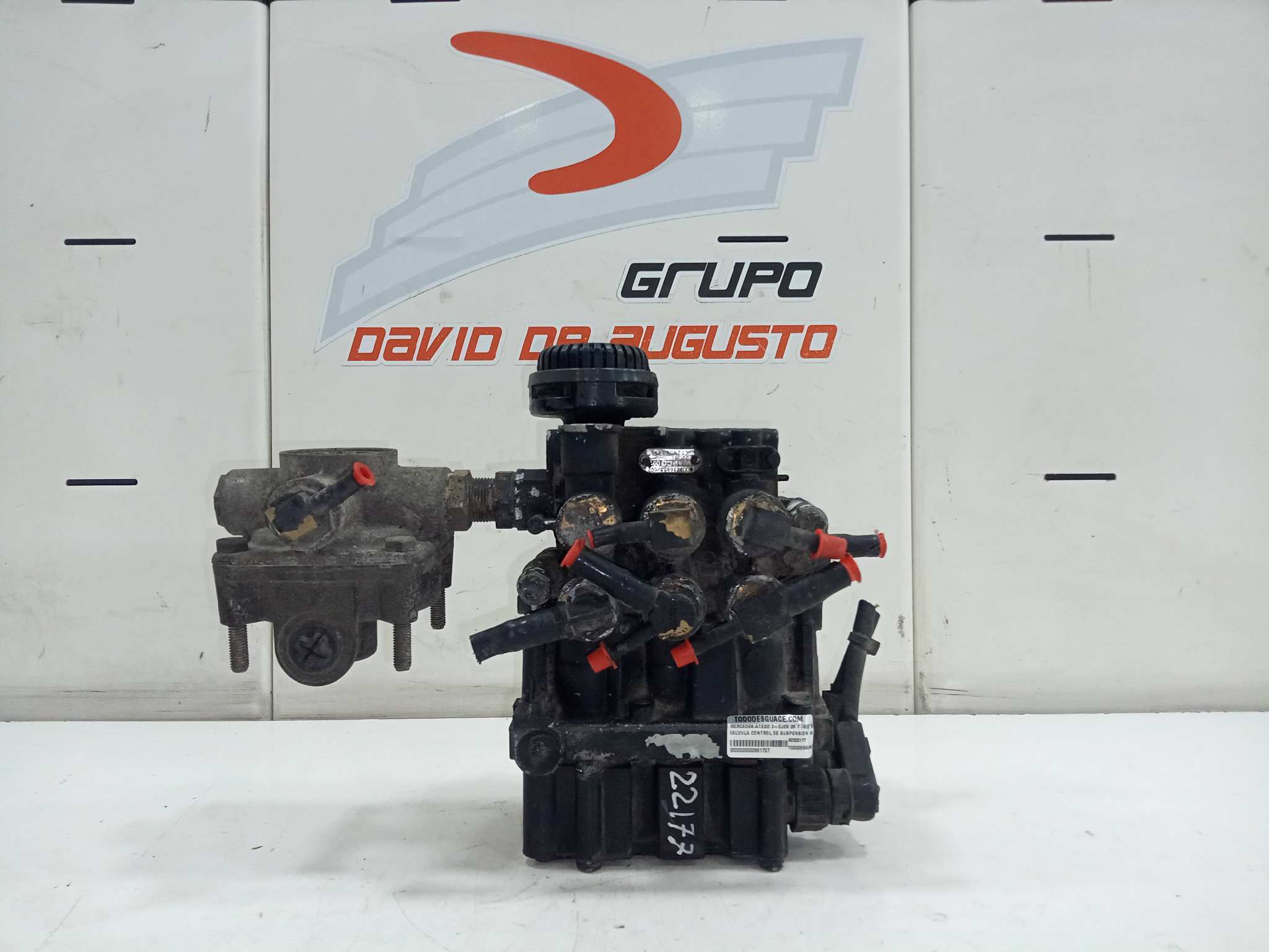  valvula control de suspension ecas   mercedes atego 3-ejes 26 t /bm 950/2/4 2528 (6x2) om 906 la l (largo) 6.4 diesel (om 906 l