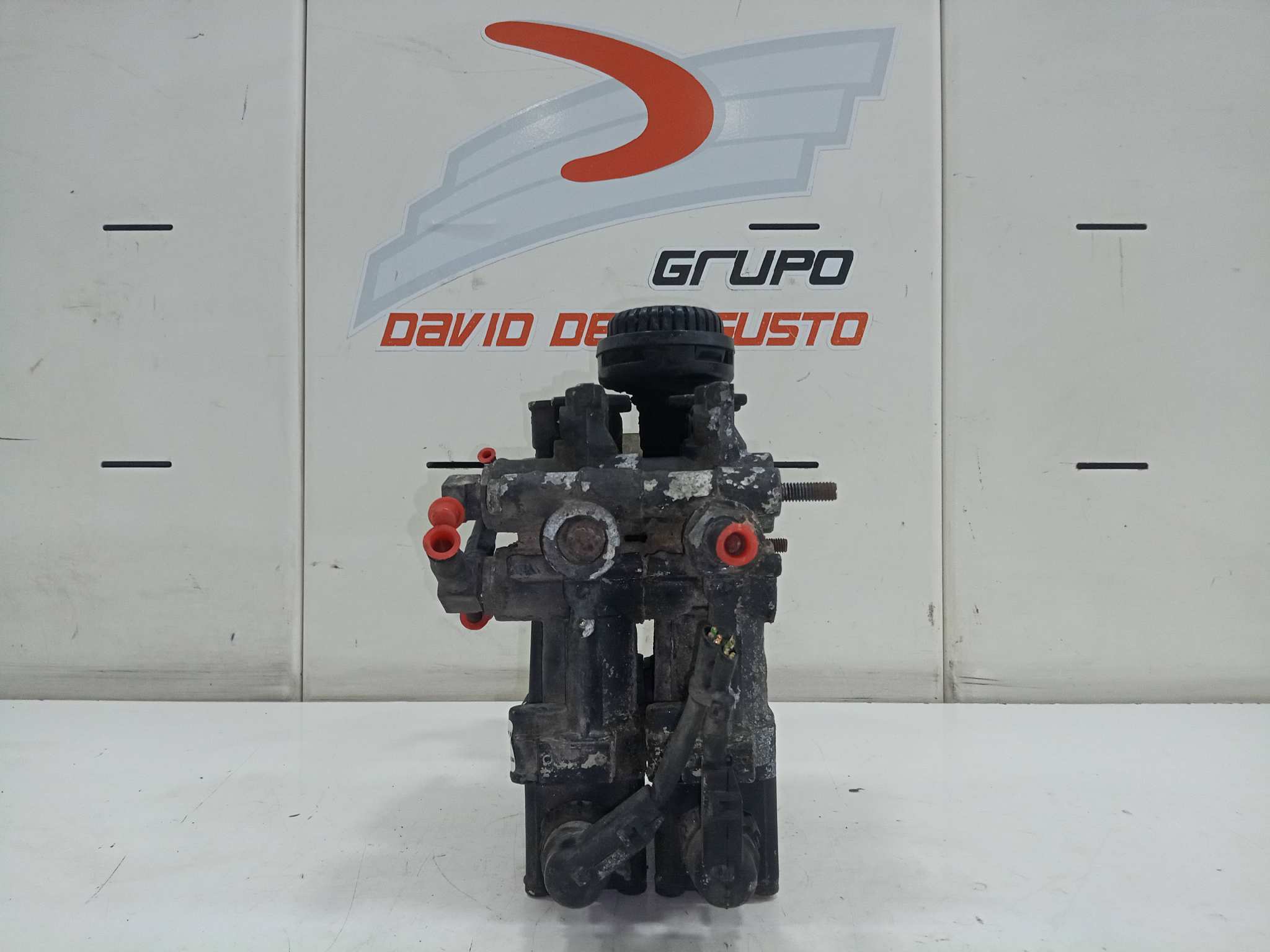  valvula control de suspension ecas   mercedes atego 3-ejes 26 t /bm 950/2/4 2528 (6x2) om 906 la l (largo) 6.4 diesel (om 906 l