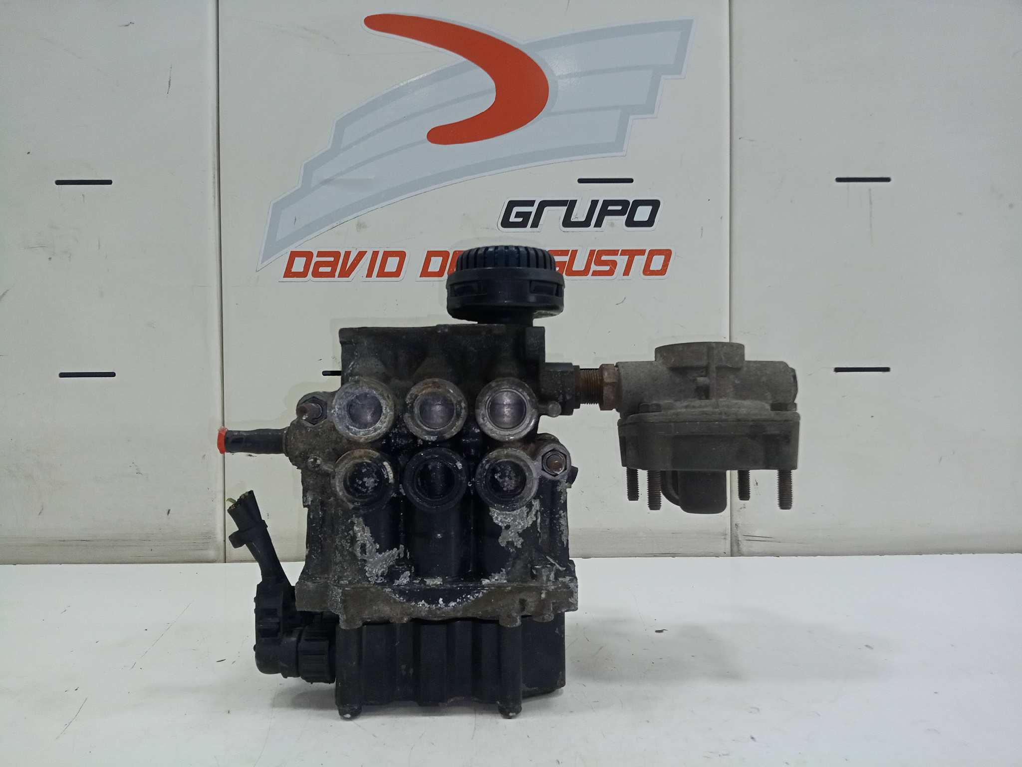  valvula control de suspension ecas   mercedes atego 3-ejes 26 t /bm 950/2/4 2528 (6x2) om 906 la l (largo) 6.4 diesel (om 906 l