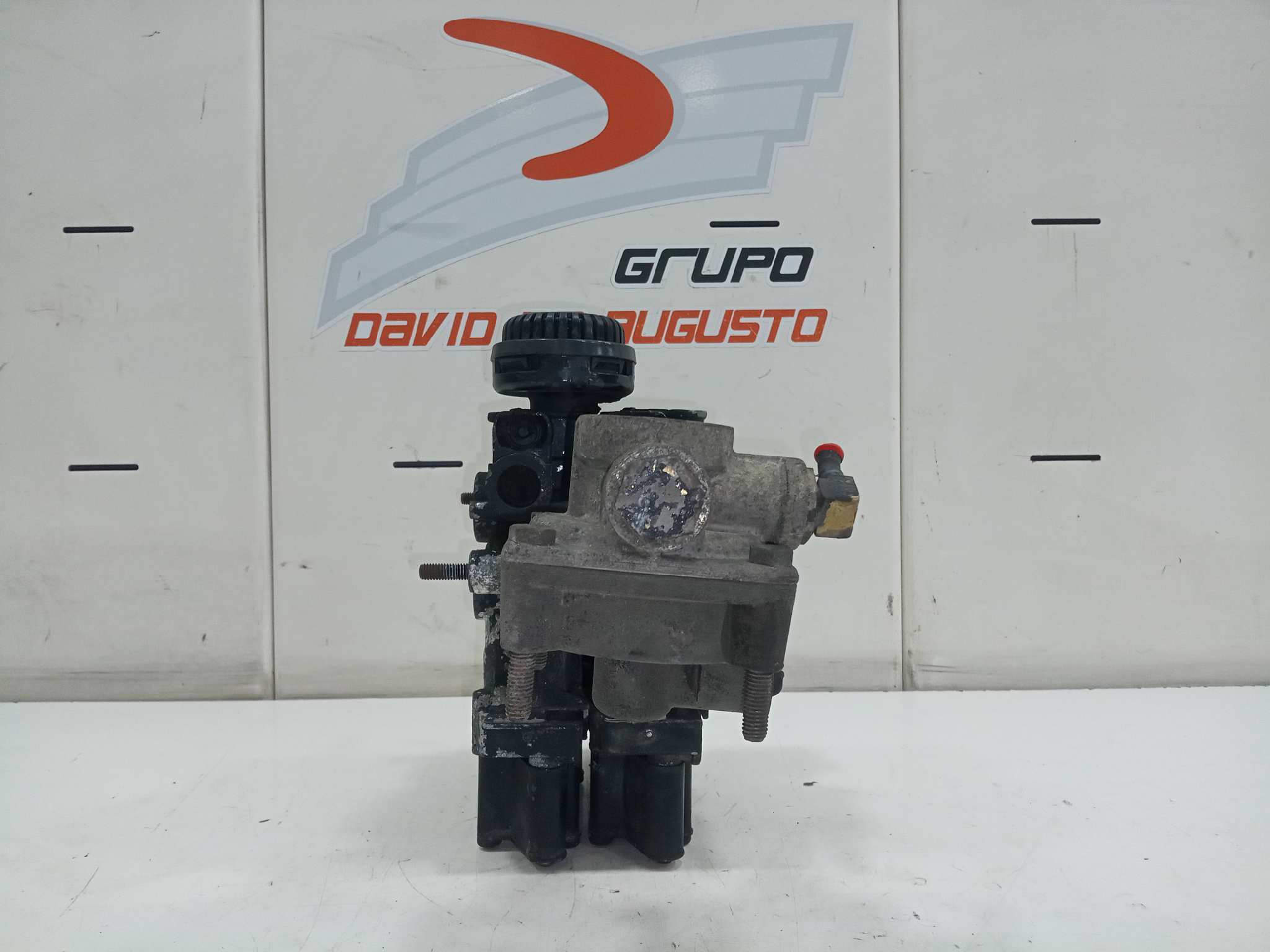  valvula control de suspension ecas   mercedes atego 3-ejes 26 t /bm 950/2/4 2528 (6x2) om 906 la l (largo) 6.4 diesel (om 906 l