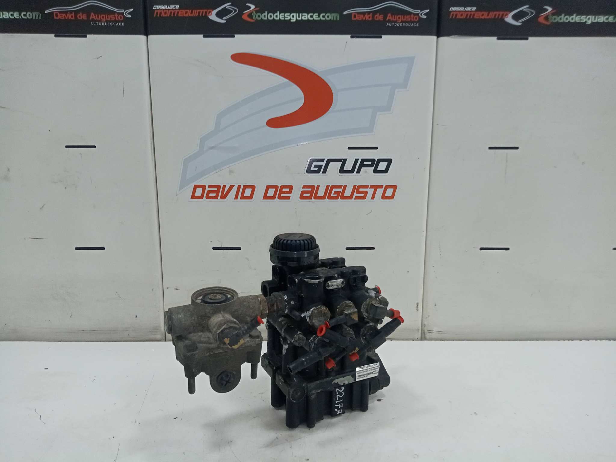  valvula control de suspension ecas   mercedes atego 3-ejes 26 t /bm 950/2/4 2528 (6x2) om 906 la l (largo) 6.4 diesel (om 906 l