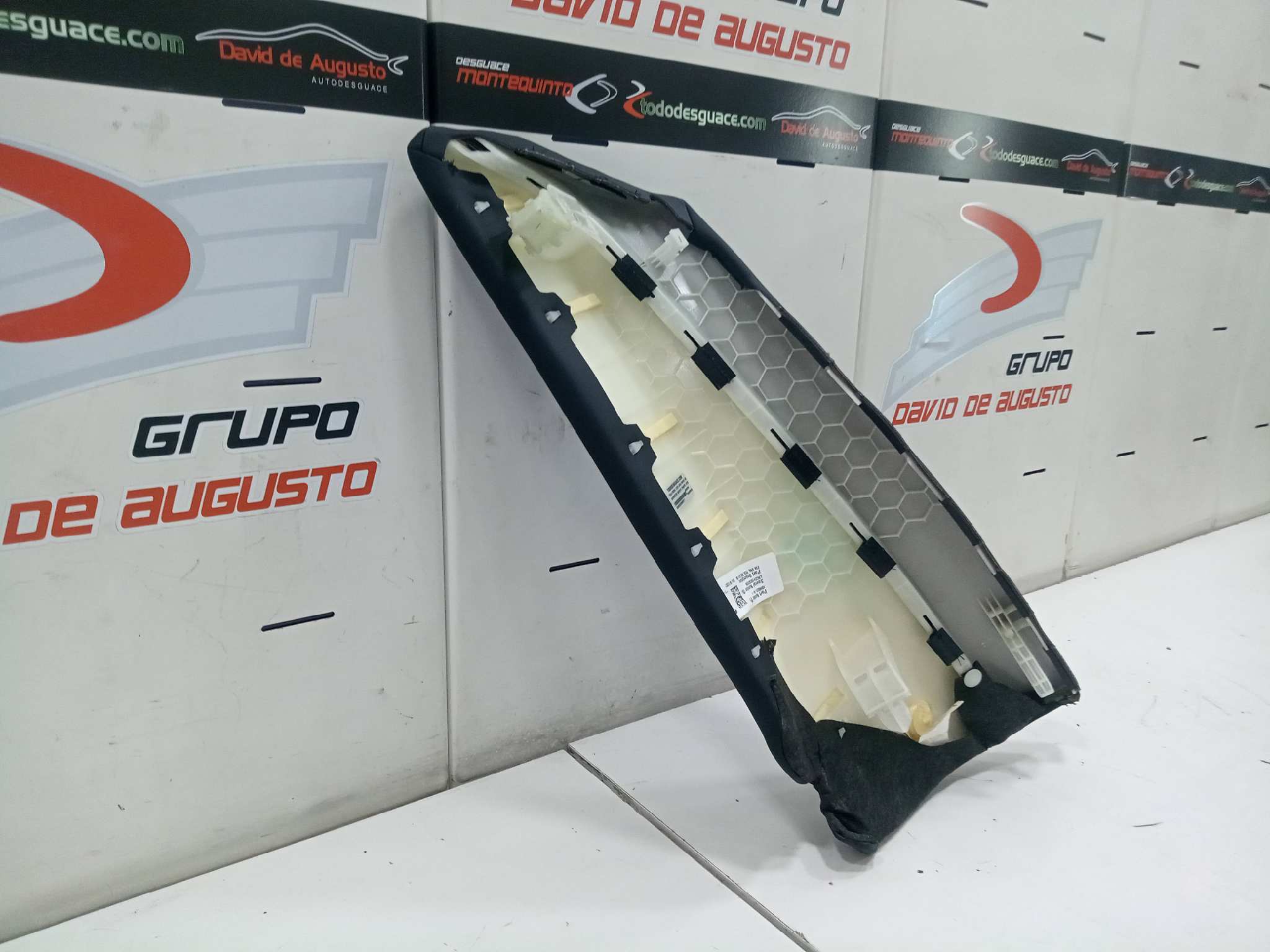  guarnecido asiento trasero derecho   tesla model 3 bev long range awd