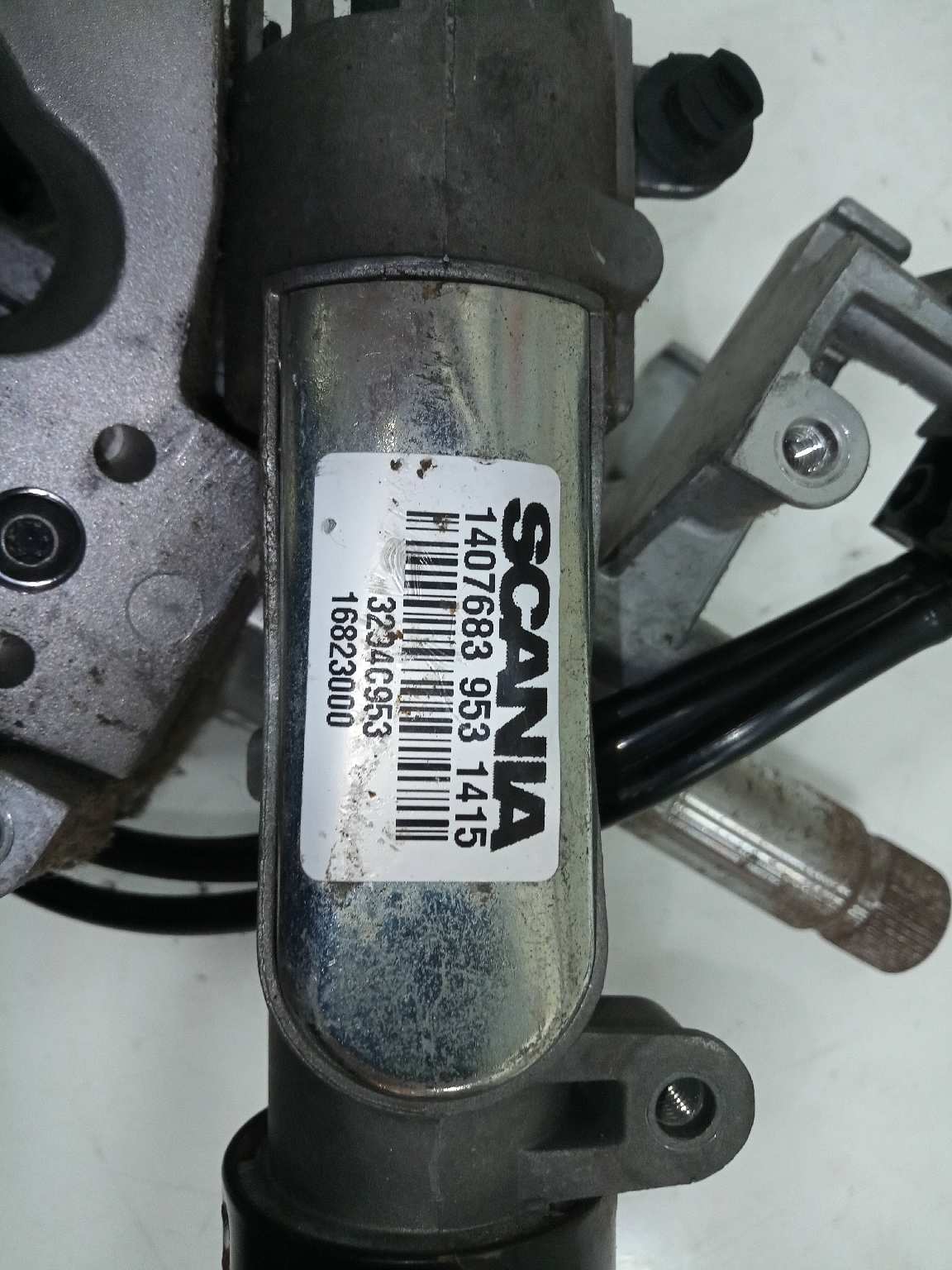 57581