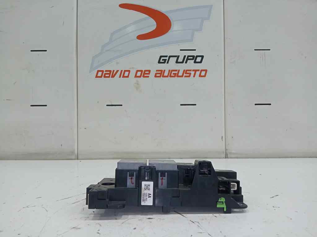  caja reles / fusibles   toyota auris hybrid active 1.8 16v (hibrido)