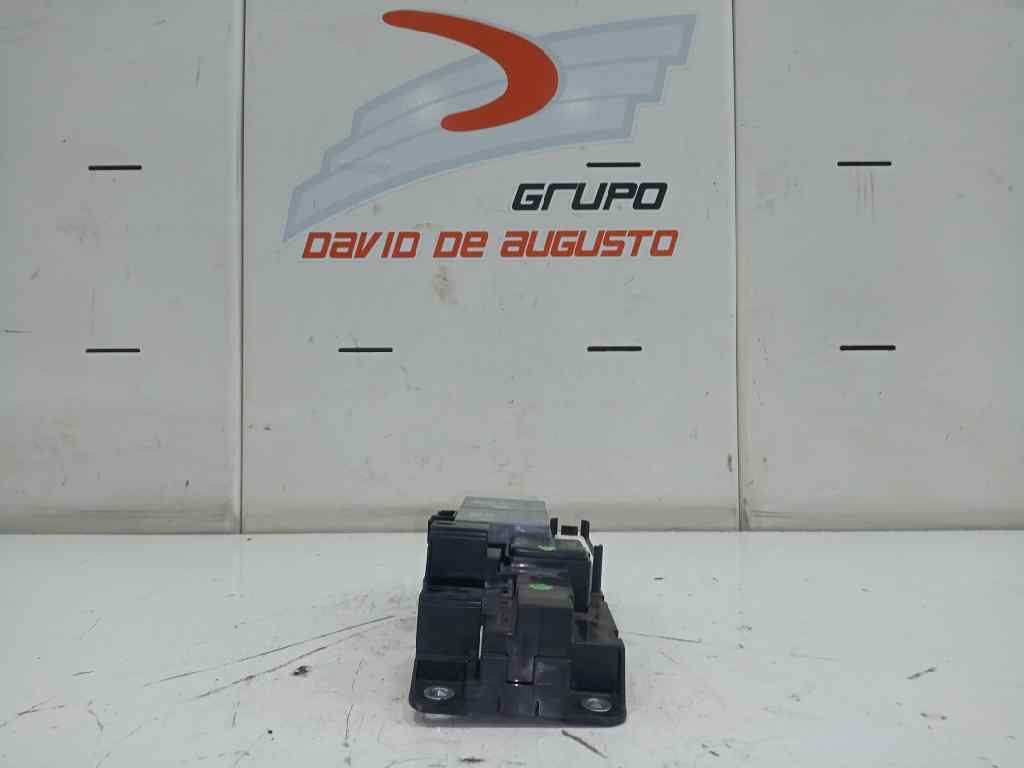  caja reles / fusibles   toyota auris hybrid active 1.8 16v (hibrido)