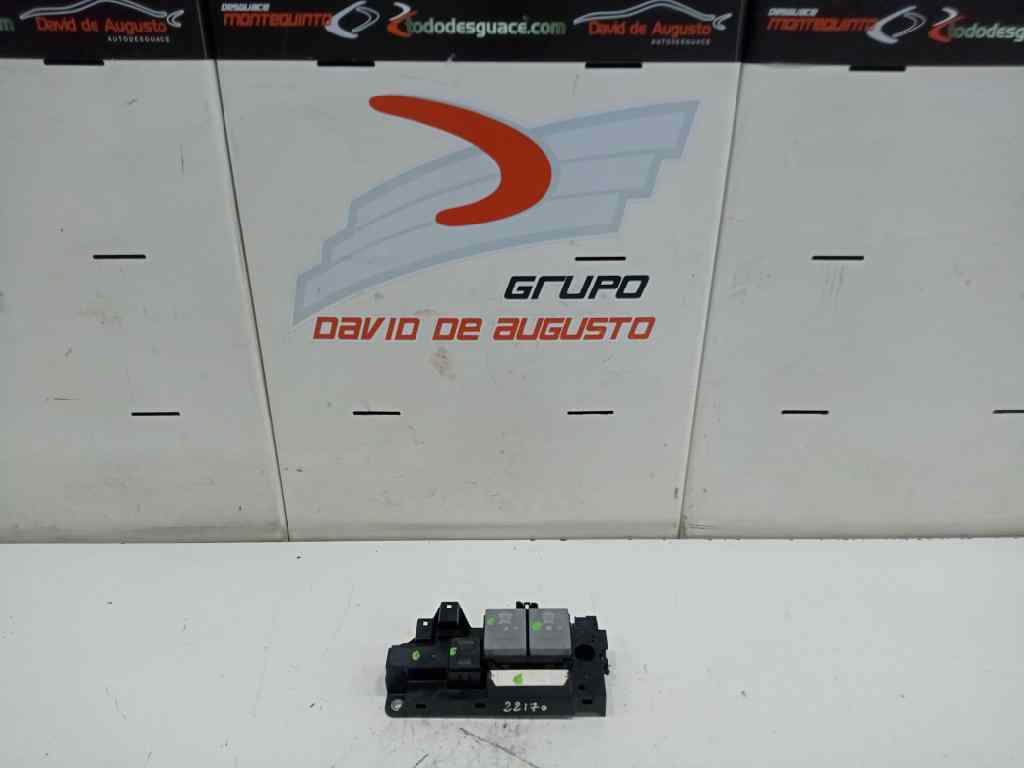  caja reles / fusibles   toyota auris hybrid active 1.8 16v (hibrido)