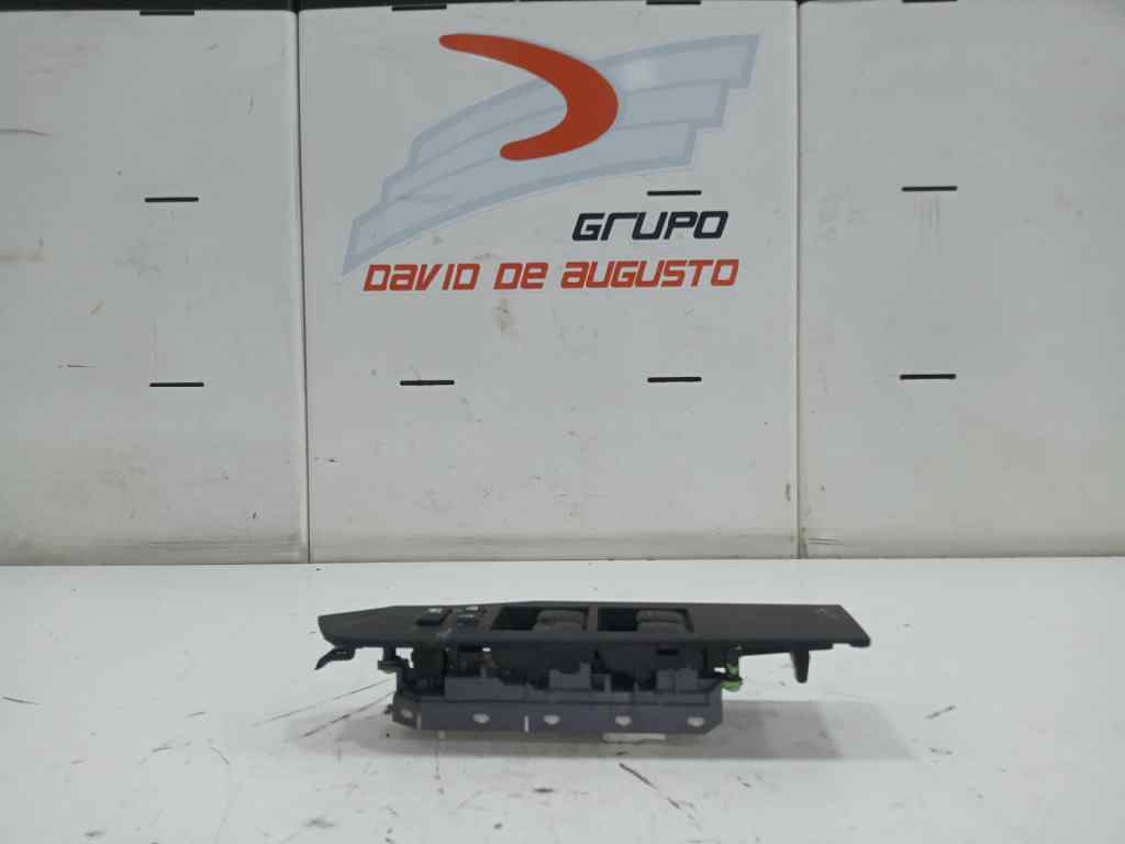  mando elevalunas delantero izquierdo   toyota auris hybrid active 1.8 16v (hibrido)