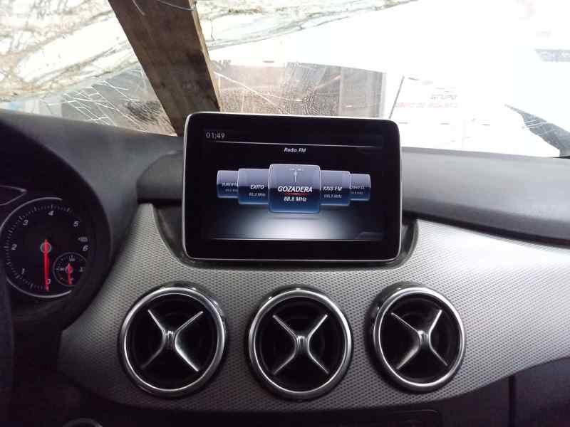 Pantalla central sa mercedesbenz clase b fastback