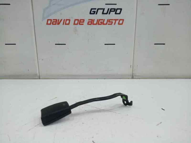 Anclaje cinturon de volkswagen golf v fastback (20