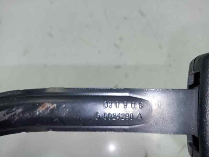 Anclaje cinturon de volkswagen golf v fastback (20