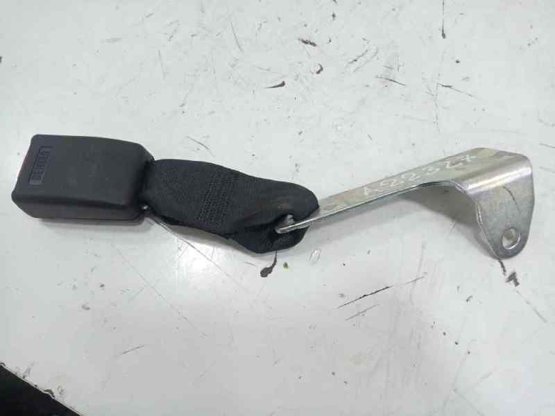 Anclaje cinturon trasero central fuso canter 3s13   |   01.13 