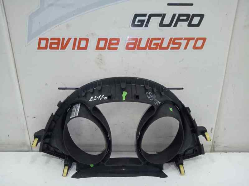 Guarnecido cuadro instrumentos toyota yaris fastback (200720