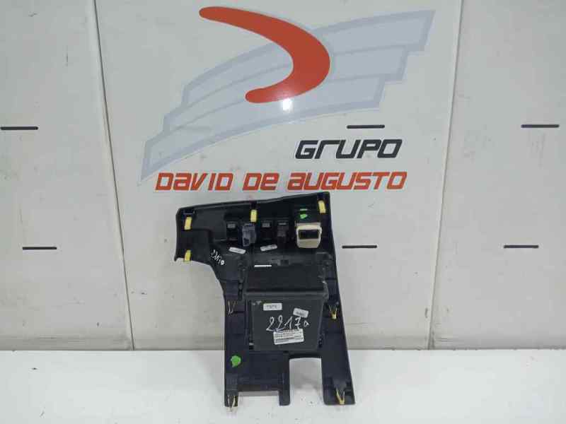 Guantera conductor toyota yaris fastback (200720