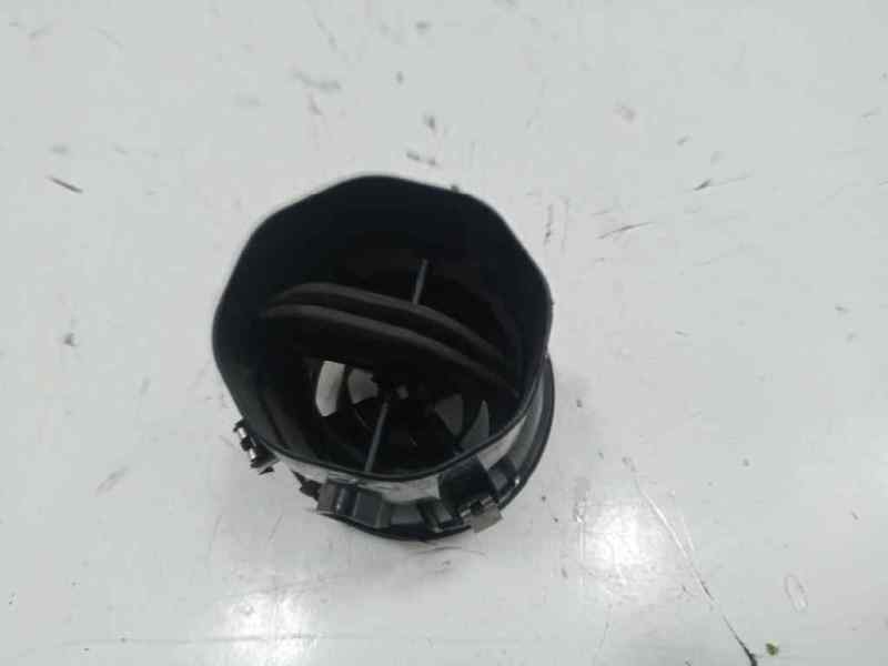 Rejilla aire central izquierda mercedesbenz clase b fastback