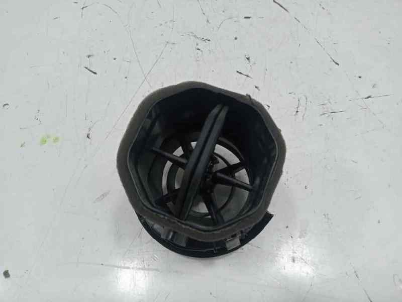 Rejilla aire delantera izquierda mercedesbenz clase b fastback