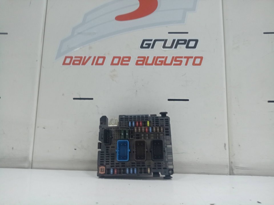 Caja reles / fusibles citroen c4 ii fastback (20092