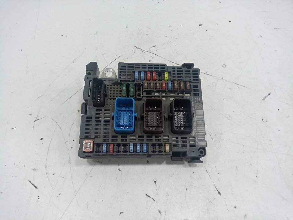 Caja reles / fusibles citroen c4 ii fastback (20092