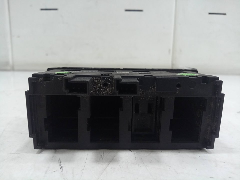 Botonera mercedes actros 23 4  ejes 8