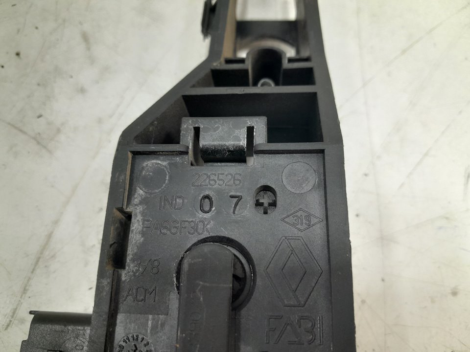 Soporte maneta exterior delantera derecha renault clio iii fastback (200 Soporte maneta exterior delantera derecha renault clio iii fastback (200