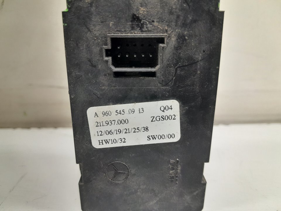 Mando elevalunas delantero derecho mercedes actros 23 4  ejes 8