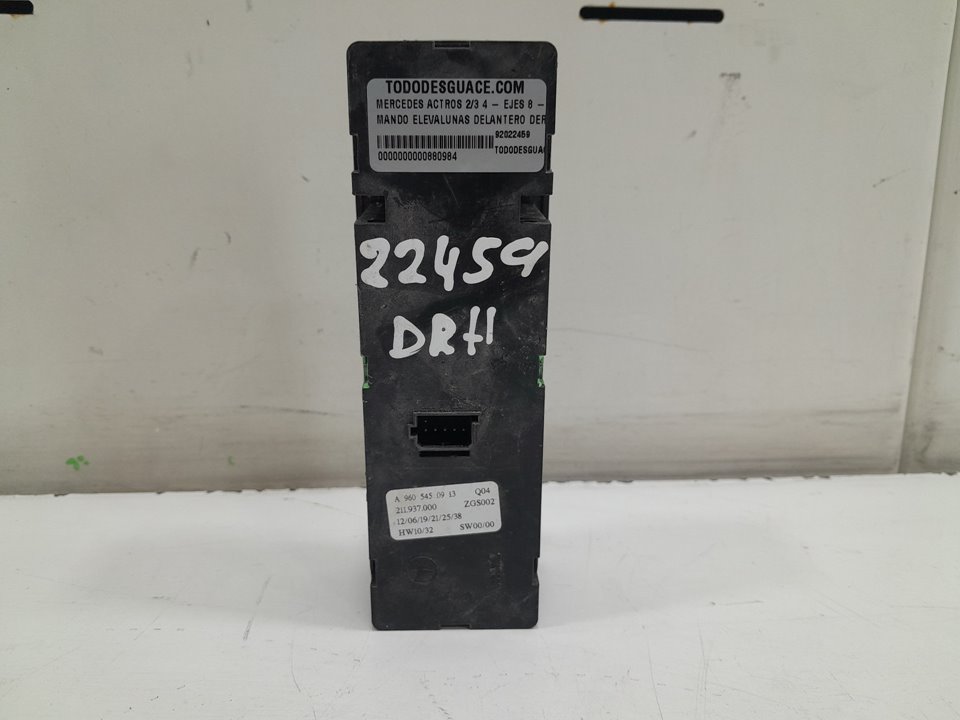 Mando elevalunas delantero derecho mercedes actros 23 4  ejes 8