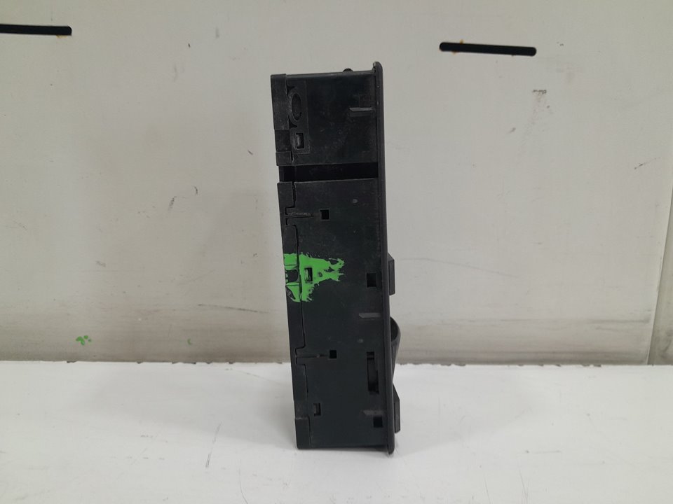 Mando elevalunas delantero derecho mercedes actros 23 4  ejes 8