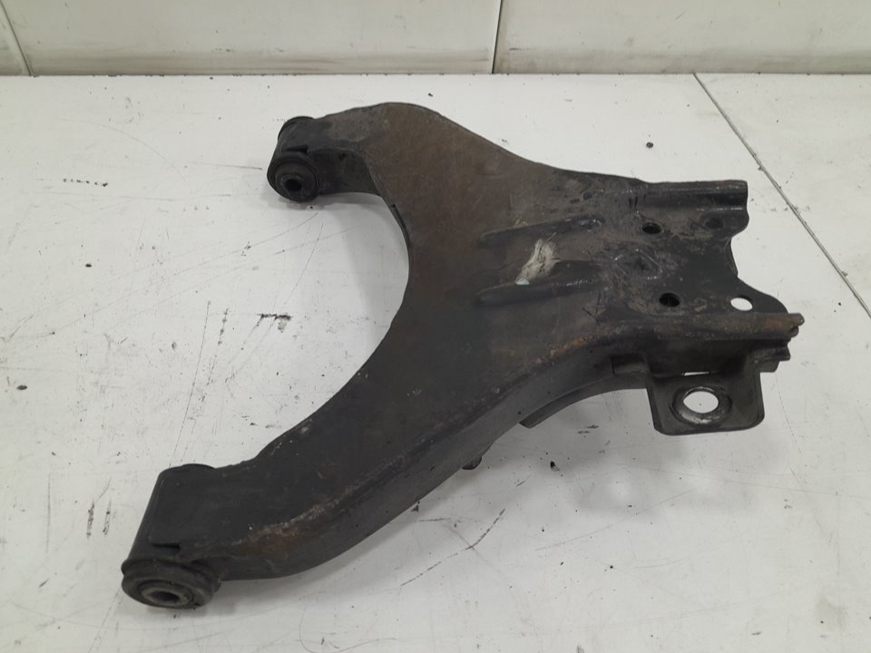 Brazo suspension inferior delantero derecho nissan nt400 cabstar cajachas