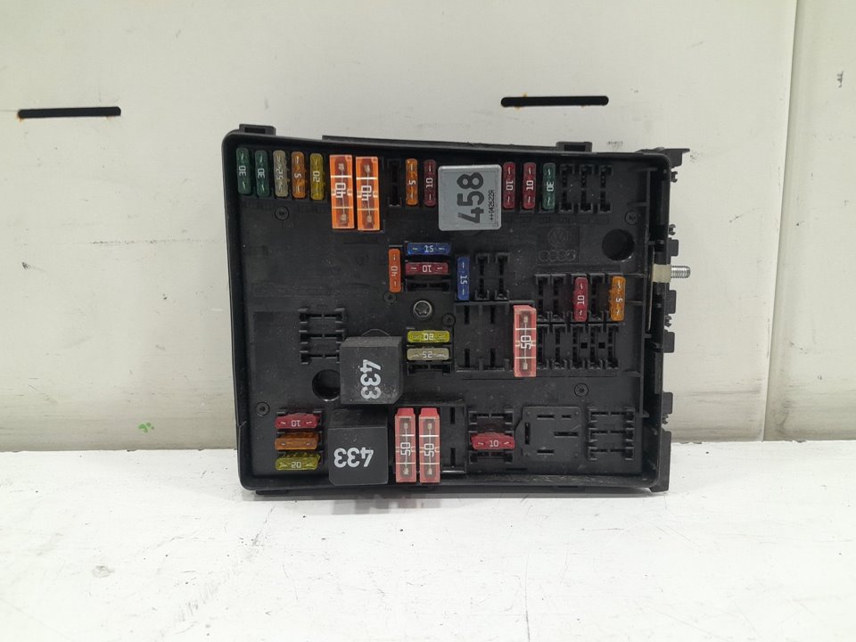 Caja reles / fusibles volkswagen touran monospace (2