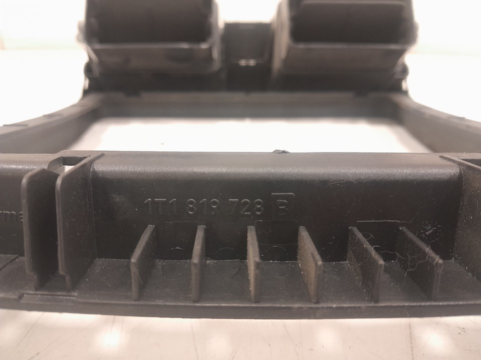 Carcasa central de consola volkswagen touran monospace (2