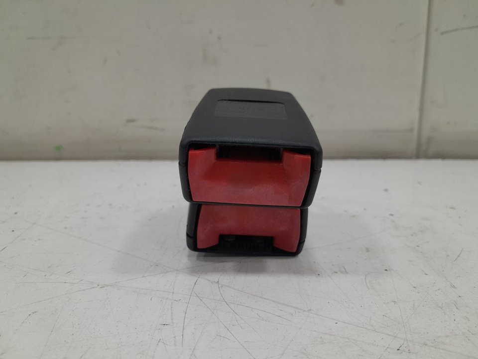 Anclaje cinturon trasero izquierdo volkswagen golf v fastback (20