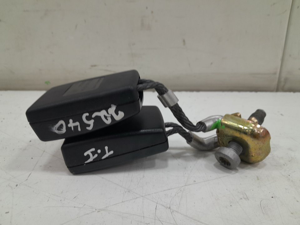 Anclaje cinturon trasero izquierdo volkswagen golf v fastback (20