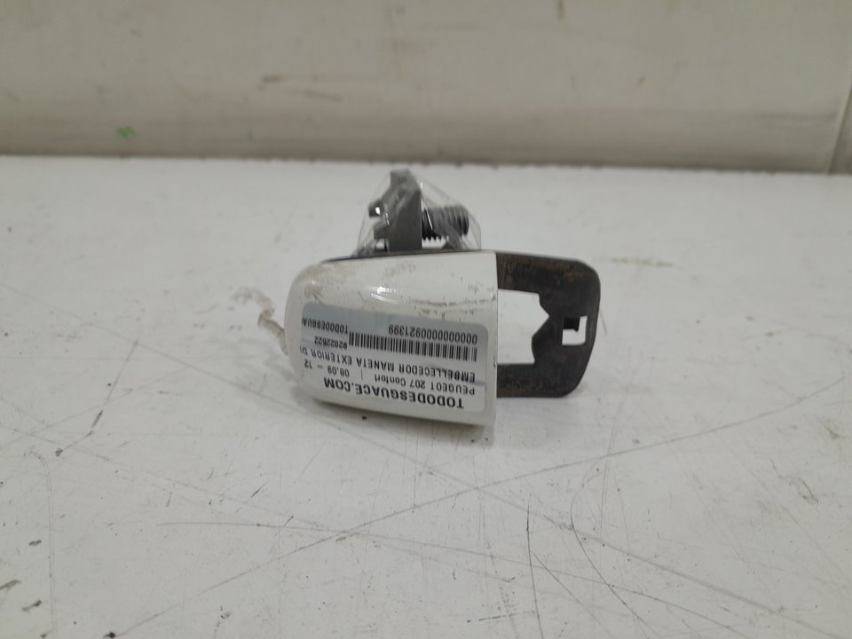 Embellecedor maneta exterior delantera derecha peugeot 207 fastback (2006201