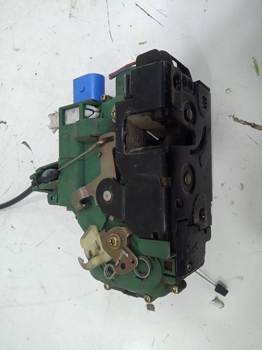 Cerradura puerta delantera izquierda seat ibiza (6k1)    |   0.99 