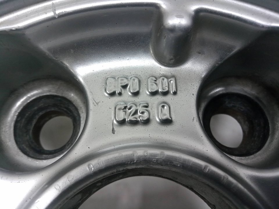 Llanta volkswagen golf v berlina (1k1