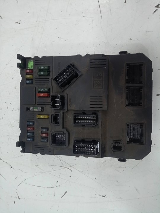 Caja reles / fusibles citroen c3 i fastback (200220