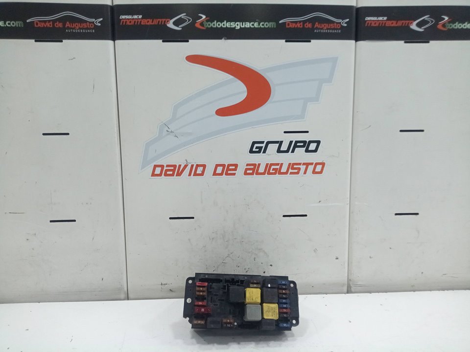 Caja reles / fusibles mercedesbenz clase c sedÁn (2