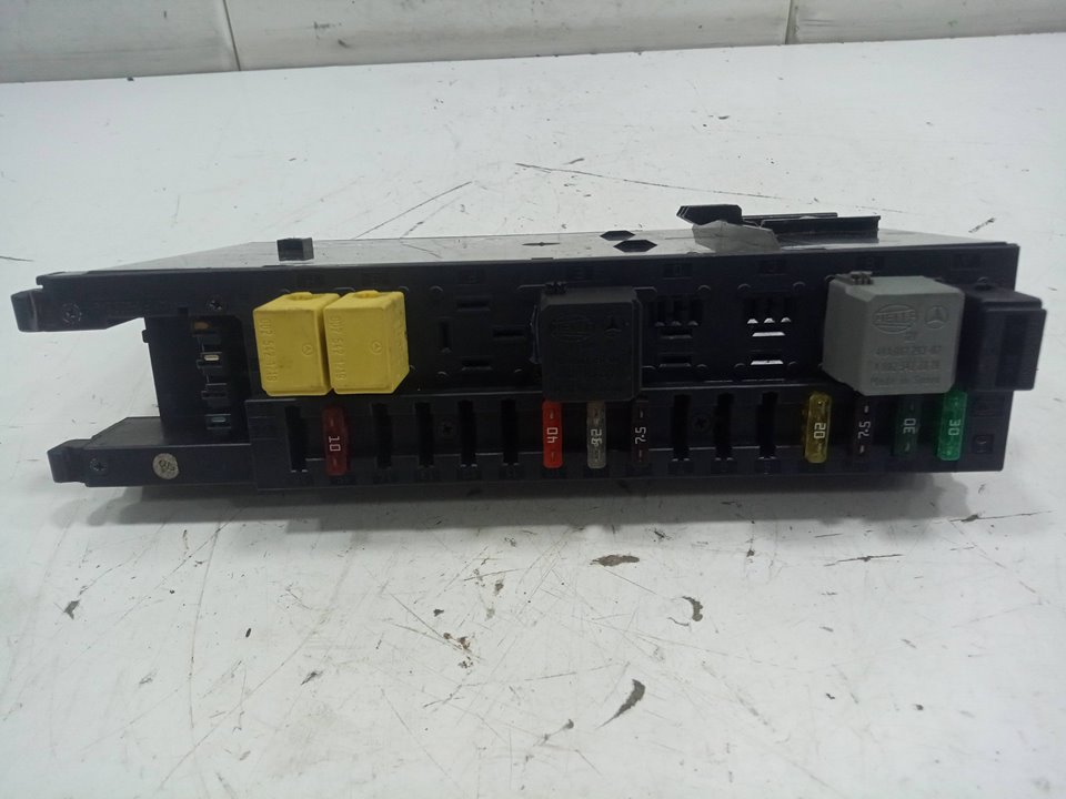 Caja reles / fusibles mercedesbenz clase c sedÁn (2