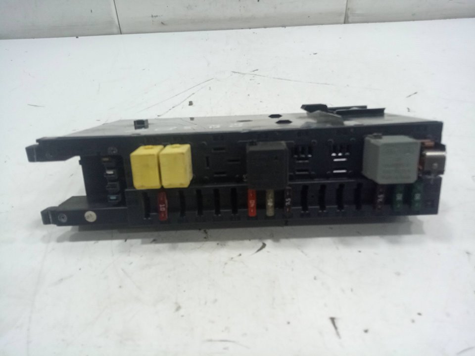 Caja reles / fusibles mercedesbenz clase c sedÁn (2