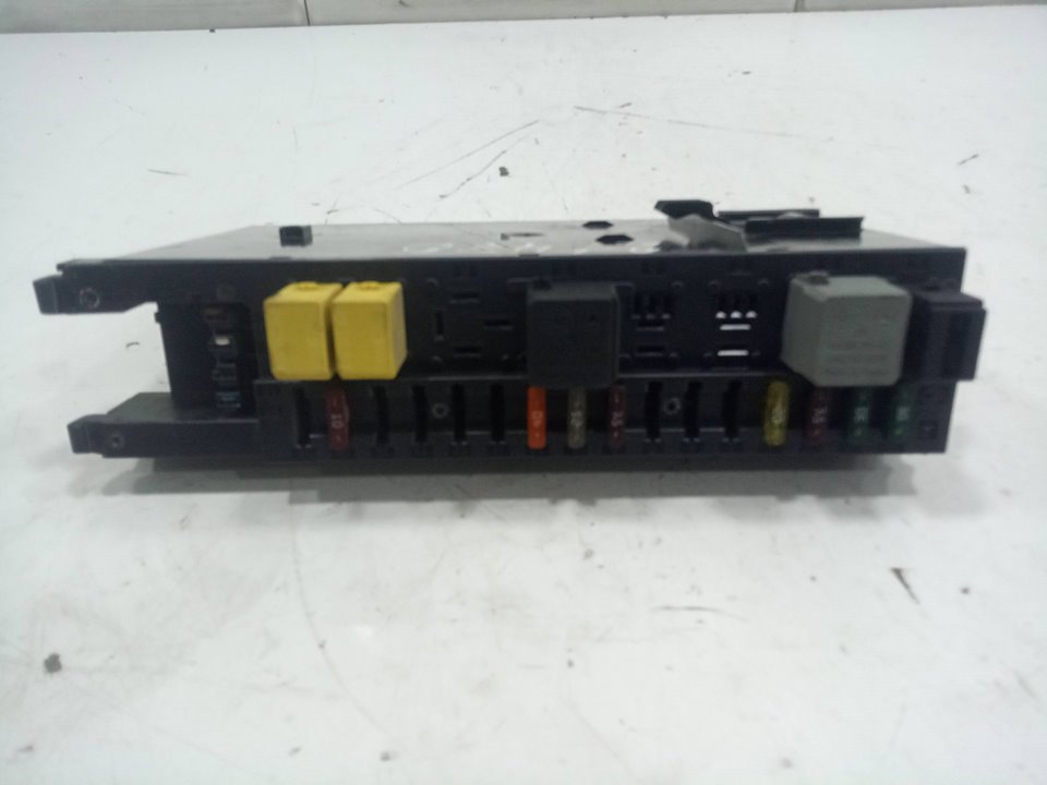 Caja reles / fusibles mercedesbenz clase c sedÁn (2