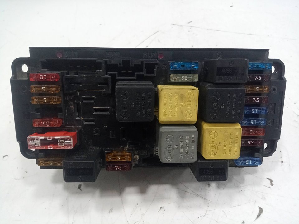 Caja reles / fusibles mercedesbenz clase c sedÁn (2